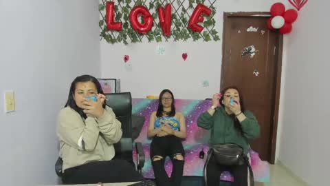 zoe and Kataleya online show from March 7, 2025, 12:12 pm