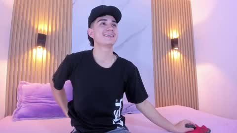 alejo_gray1 online show from November 5, 2025, 3:06 am