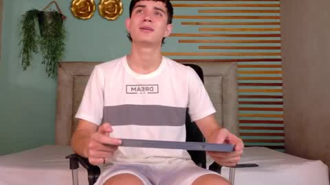 alejo_gray1 online show from June 6, 2026, 7:29 pm