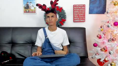 Snapshot of alejo_peverell chatting on December 24, 2024, 11:38 am alejo peverell online show from December 24, 2024, 11:38 am