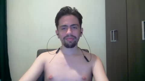 alejo_shy online show from December 10, 2024, 5:39 am