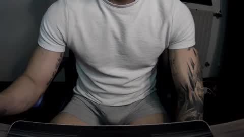 Snapshot of alejoduarte16 chatting on December 3, 2025, 7:01 pm alejoduarte16 online show from December 3, 2025, 7:01 pm