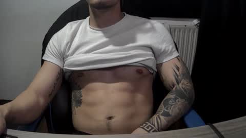 alejoduarte16 online show from May 4, 2026, 7:15 am