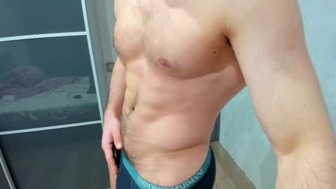 Snapshot of aleks_brown chatting on May 5, 2026, 10:18 pm aleks_brown online show from May 5, 2026, 10:18 pm