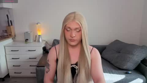 ALENA  INDEPENDENT MODEL online show from April 22, 2026, 2:29 pm