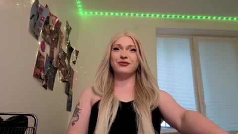 ALENA  INDEPENDENT MODEL online show from May 28, 2026, 6:10 am