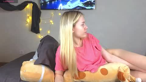 Alena online show from November 25, 2025, 5:13 pm