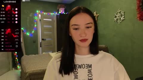 Snapshot of alena_navi chatting on December 6, 2024, 8:07 pm Alena online show from December 6, 2024, 8:07 pm