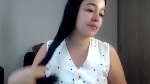 Aleska online show from November 3, 2025, 1:45 pm