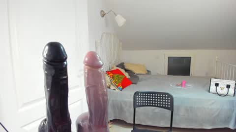 Snapshot of alesquirt chatting on January 14, 2025, 2:32 pm Alexandra if want to support me every 11111 help to buy my new house....thx 4 your support online show from January 14, 2025, 2:32 pm