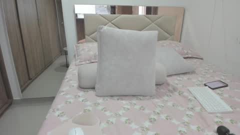 Alessa Moreno online show from October 8, 2025, 4:04 pm