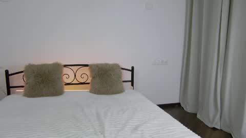 alessamay online show from April 11, 2026, 8:24 pm