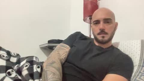 alessandromori91 online show from December 15, 2025, 11:42 pm