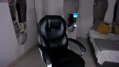 ALESSA ROMERO  online show from September 14, 2025, 5:45 pm