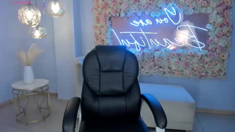 ALESSA ROMERO  online show from November 6, 2025, 7:48 pm