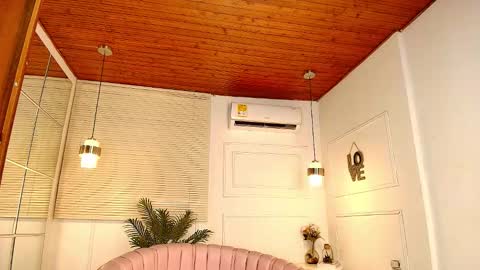 Alejandra  online show from January 7, 2026, 12:07 pm