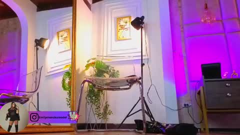 Snapshot of alessialondon chatting on June 3, 2026, 2:33 pm Alessia online show from June 3, 2026, 2:33 pm