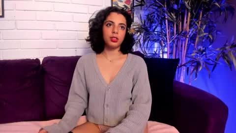alessiia__ online show from October 5, 2025, 3:38 am