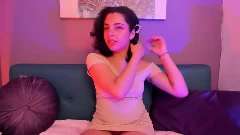 alessiia__ online show from November 4, 2025, 3:49 am