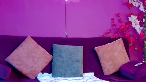 Alessio online show from November 27, 2025, 12:18 pm