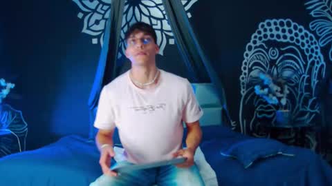 Alessio online show from December 22, 2025, 12:02 pm