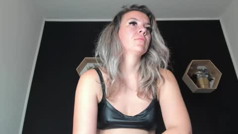alesys69 online show from September 23, 2025, 10:02 pm