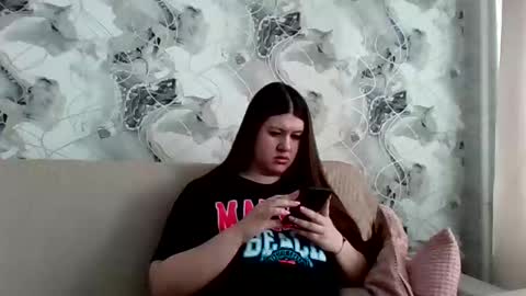 Aletta Oushen online show from March 3, 2025, 8:27 am