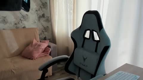 Aletta Oushen online show from September 30, 2025, 10:09 am