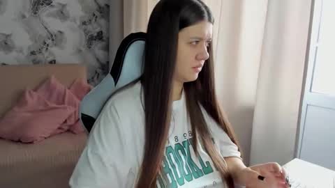 Aletta Oushen online show from October 2, 2025, 8:21 am