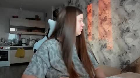 Aletta Oushen online show from November 19, 2025, 9:53 am