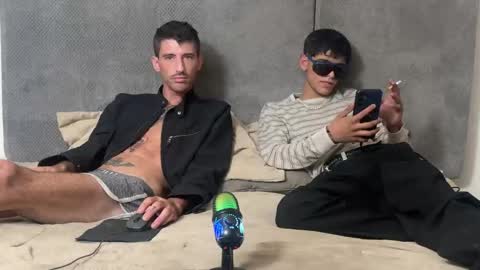 Snapshot of alex_and_charlie chatting on April 29, 2026, 10:19 am alex_and_charlie online show from April 29, 2026, 10:19 am