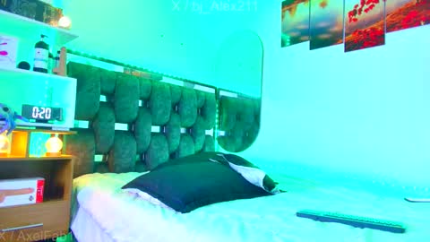 sneider online show from November 7, 2025, 9:04 pm