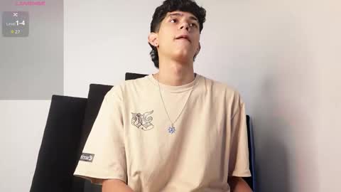 alex_mark_ online show from December 2, 2025, 2:23 pm