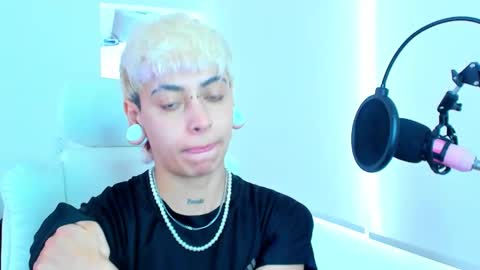 Snapshot of alex_poett chatting on November 19, 2025, 6:08 pm Residente0xxx online show from November 19, 2025, 6:08 pm