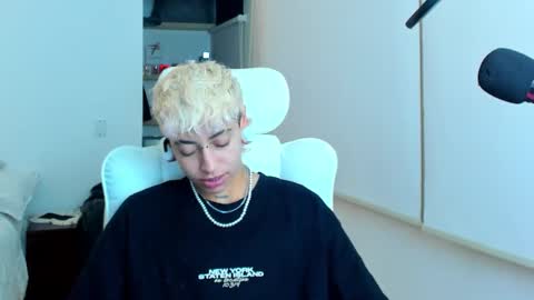 Snapshot of alex_poett chatting on November 27, 2025, 6:04 am Residente0xxx online show from November 27, 2025, 6:04 am