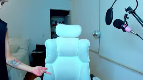 Snapshot of alex_poett chatting on February 6, 2026, 6:40 am Residente0xxx online show from February 6, 2026, 6:40 am