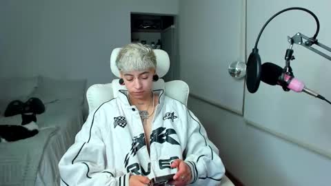 Snapshot of alex_poett chatting on February 11, 2026, 10:20 am Residente0xxx online show from February 11, 2026, 10:20 am