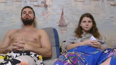 Alex and Sarah online show from December 16, 2025, 7:41 pm