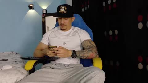 alex_sthorm online show from March 1, 2026, 4:25 am