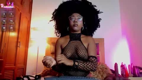 alexa_cortes23 online show from October 28, 2025, 11:03 am