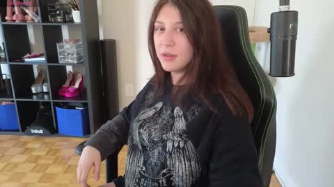 dont be afraid to click social media link its  working  just click on that  online show from September 10, 2025, 9:26 pm