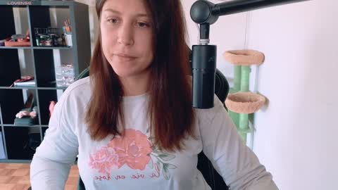 dont be afraid to click social media link its  working  just click on that  online show from September 16, 2025, 8:43 pm