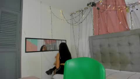 alexa_dream_0 online show from September 28, 2025, 2:55 pm