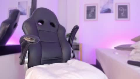 Alexa Millers online show from March 8, 2025, 7:27 am