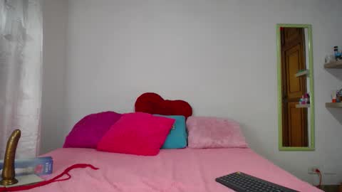 alexa_moreti online show from December 18, 2025, 12:49 am