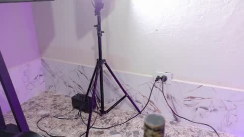 Snapshot of alexaa_blue chatting on May 16, 2026, 9:50 am ALEXAA online show from May 16, 2026, 9:50 am