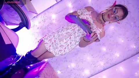 alexaavandercloude online show from April 28, 2026, 10:15 pm