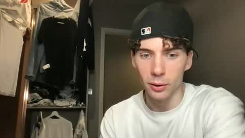 Snapshot of alexander0_ chatting on April 17, 2026, 1:36 pm Alexander online show from April 17, 2026, 1:36 pm