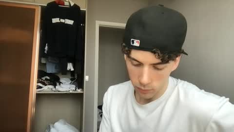 Snapshot of alexander0_ chatting on April 18, 2026, 7:56 am Alexander online show from April 18, 2026, 7:56 am