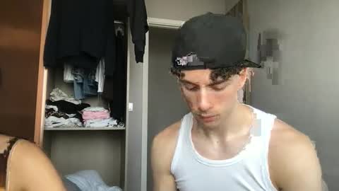 Snapshot of alexander0_ chatting on April 22, 2026, 9:01 am Alexander online show from April 22, 2026, 9:01 am